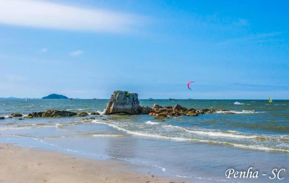 Suites A 100M Da Praia E 800M Do Beto Carrero Penha  Bagian luar foto